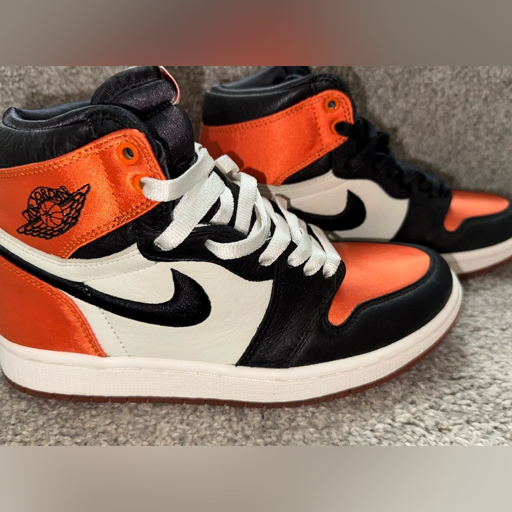 Nike Jordan 1 Retro High Orange Black